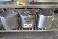 Lote 181 - 4 ESTANQUES C/TAPAS ACERO INOX. PARA 30 LTS.