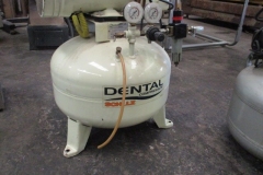 Lote 215 -1 COMPRESOR DENTAL DOBLE CABEZAL SCHULTZ PRESION