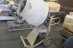 Lote 224- 1 TROMPO CONCRETERO DE ½ CUBO C/MOTOR ELECTRICO