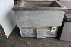 Lote 153- 1 MANTENEDOR DE HIELO BAJO MESON MARCA PERLICK
